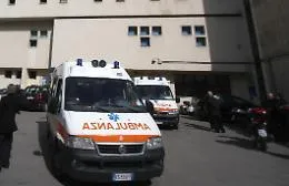 Paziente anziano si getta dal secondo piano del "Civico": morto