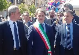 Niscemi, non ha clienti al bar e d&agrave; al sindaco un colpo di chiave inglese in testa