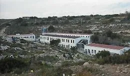 L'hotspot di Lampedusa alla Croce Rossa, la svolta del Governo