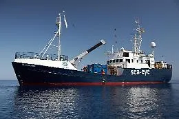 Alan Kurdi, stop della Guardia costiera alla nave dell'Ong: &laquo;Problemi tecnici&raquo;