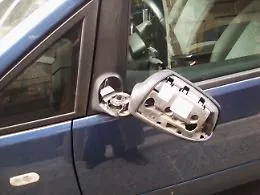 Catania, atti vandalici in via Cal&igrave;: "Vigilate questa zona"