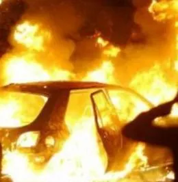 Auto in fiamme a Serradifalco: &egrave; di un'avvocatessa