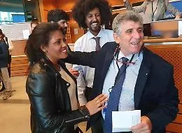 Pietro Bartolo e Kebrat, la migrante che era gi&agrave; stata data per morta