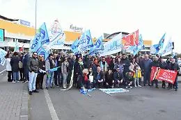 Gdo, posti di lavoro Coop a rischio: protesta al "Katan&egrave;" di Gravina