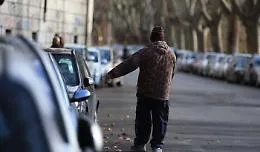 Catania, altri parcheggiatori abusivi nei guai: decisive le segnalazioni