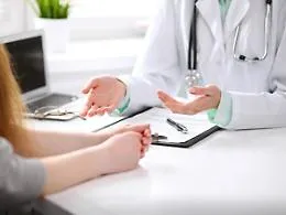 Aggredita in ambulatorio, medico si dimette: &laquo;Troppi rischi, anche per il virus&raquo;