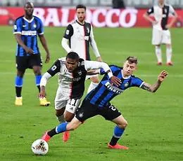 Coronavirus, il calcio non si ferma. Ma non tutti sono d'accordo