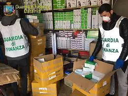 Mascherine, ormai c'&egrave; un &ldquo;traffico&rdquo;: maxisequestro della Gdf a Catania