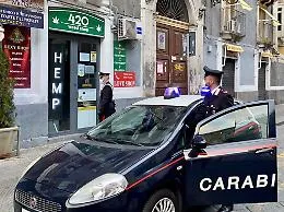 A Catania denunciati clienti e titolare di un "cannabis light shop" aperto