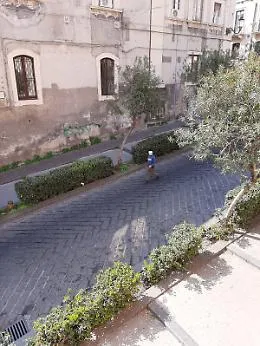 catania: parcheggiatore abusivo circola indisturbato