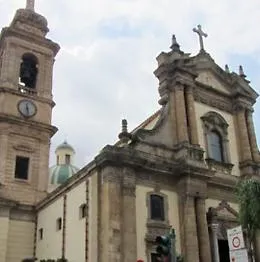Veglia sui social e Via Crucis dai balconi, Partinico non rinuncia ai riti di Pasqua