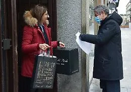 Stop consegne a domicilio in Sicilia, &egrave; polemica: Musumeci nel mirino