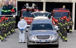Catania, rabbia per il vigile del fuoco ucciso dal virus come il padre: &laquo;Test solo dopo 14 giorni di febbre&raquo;