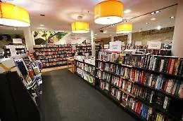 Coronavirus, librerie e negozi abbigliamento per bambini tra i primi a riaprire