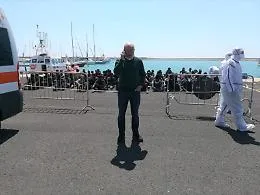 Pozzallo, gommone con 100 migranti approdato nel porto