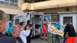 Messina, a cento anni &egrave; guarita dal coronavirus: festa grande al Policlinico