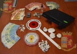 Caltagirone, eroina e cocaina nascoste e in auto e nel bidone dell'immondizia