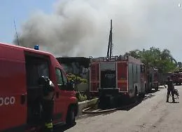 Giornata di incendi in Sicilia, minacciati anche centri abitati