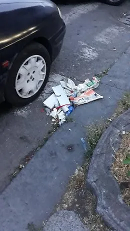 Catania: piazza "Martire" dell'incuria e dell'incivilt&agrave;