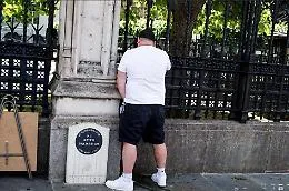 Londra, urina su targa che ricorda poliziotto ucciso in attentato terroristico: arrestato