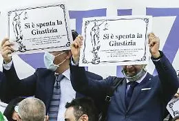 Giustizia paralizzata dal Covid, da Catania a Palermo protesta degli avvocati