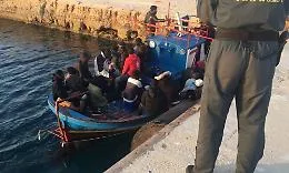 Lampedusa: &ldquo;raffica&rdquo; di barchini in poche ore, sbarcati 71 migranti