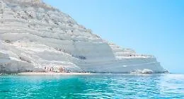 Scala dei Turchi: violano i sigilli, nei guai 13 persone