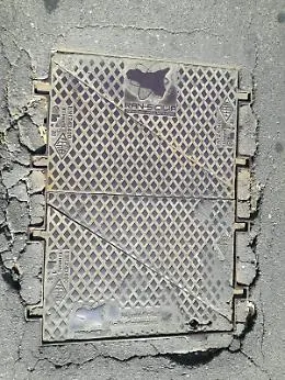 Catania centro: tombini dissestati e notti insonni