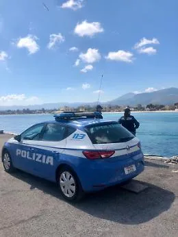 Palermo, invest&igrave; surfista 14enne a Mondello con motoscafo: denunciato 46enne