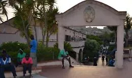 Villa Sikania &egrave; una polveriera, altro poliziotto ferito