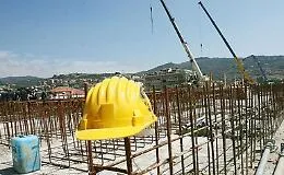 Morti sul lavoro, calo record ma c'&egrave; l'incognita Covid