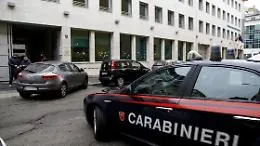 Cadavere carbonizzato in auto nell'Ennese, indagini dei carabinieri