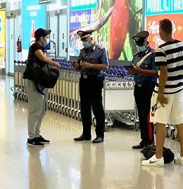 Ruba un trolley all'aeroporto di Catania, denunciata una donna di Niscemi