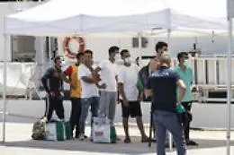 A Pozzallo sale numero di migranti positivi (73): arriva l'esercito