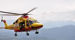 Partorisce a Lipari prima dell'arrivo dell'elisoccorso