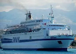 Migranti, nave quarantena "Aurelia" verso Lampedusa