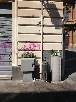 Catania, centro storico: si credeva fosse solo immondizia invece &egrave; strafottenza