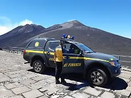 Ciclisti in difficolt&agrave; sull'Etna: soccorsi dalla Guardia di Finanza