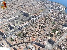 Violenta rapina in piazza T. Massimo: 17enni accoltellano vittima. Presi