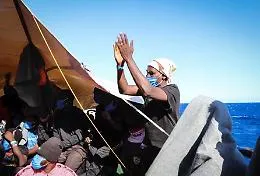 Nave Ong verso Palermo con 353 migranti, Salvini: &laquo;Denuncio il governo&raquo;