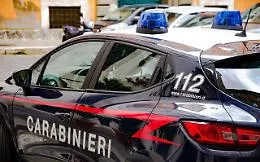 Catania, rompe il naso alla moglie davanti a figlie: arrestato