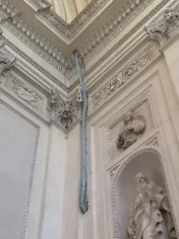 Palermo e i cavi che deturpano la Cattedrale: &laquo;Sono l&igrave; da pi&ugrave; di 50 anni&raquo;