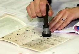 Elezioni e referendum: paura dei contagi, fuggi fuggi degli scrutatori