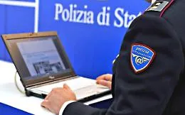 Chat con foto e video di minori nudi: scatta blitz in 3 citt&agrave; siciliane