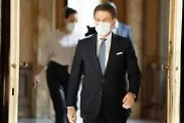 Covid, dalla stretta sulle mascherine a multe distanze e quarantena: ecco il nuovo Dpcm