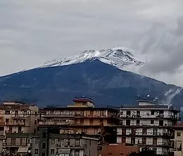 Sull'Etna c'&egrave; la prima neve, in Sicilia tempo instabile