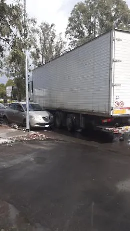 Catania: auto in sosta vietata creano disagi ad autotrasportatori