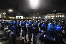 In Italia dilaga la protesta contro dcpm: tensioni sociali allertano il Viminale