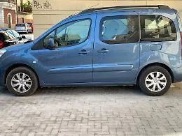 Catania: stallo in prossimit&agrave; di veterinario sempre occupato