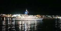 Barchino si ribalta nella notte a Lampedusa: migranti salvati